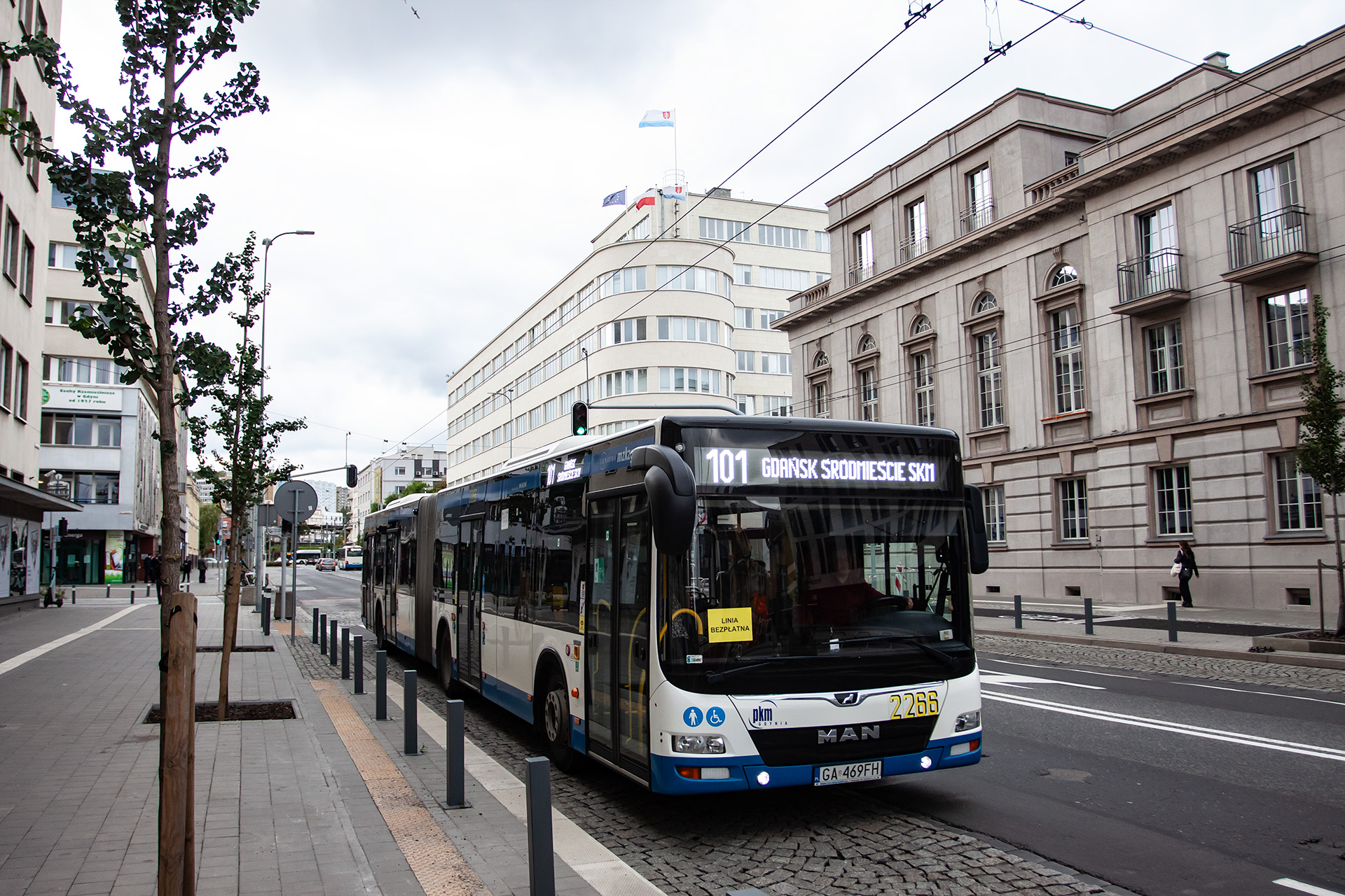 2021 – gdyński autobus MAN Lion's City G, nr inw. 2266  na linii 101 na ul. 10 Lutego w Gdyni. Fot. ZKM w Gdyni
