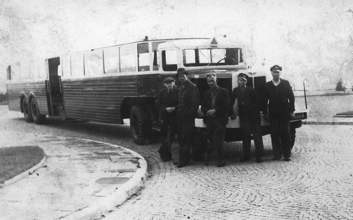 1947 – gdyński autobus Hanomag/GMC „Bajadera”, nr inw. 16 w postaci ciągnika siodłowego i naczepy kursujący głównie na linii 101 w relacji: Gdynia - Gdańsk. Fot. ze zbiorów prywatnych Henryka Biangi